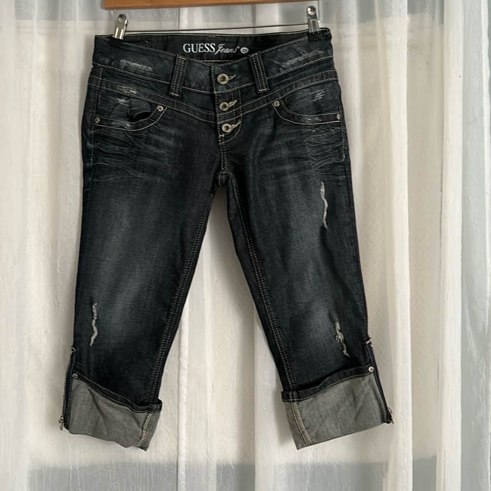 Guess capri distress dark wash jeans with zipper bottom NWOT Sz 28